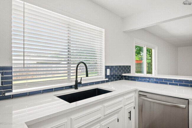 Building Photo - 5 Chanute Cir