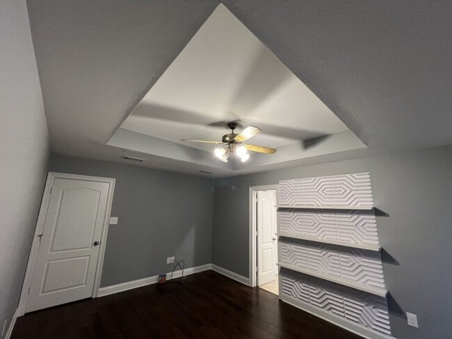 Building Photo - Must See!  Trendy 3 bedroom, 2 bath home i...