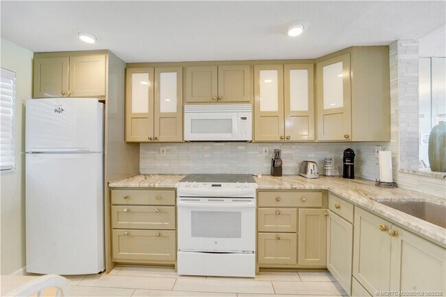 Building Photo - 10310 S Ocean Dr