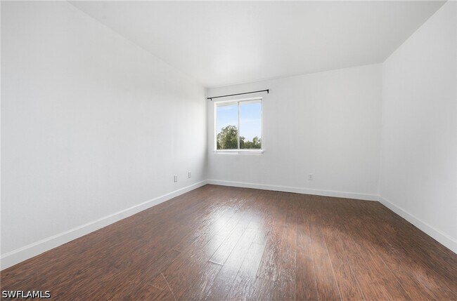 Building Photo - 2925 Winkler Ave