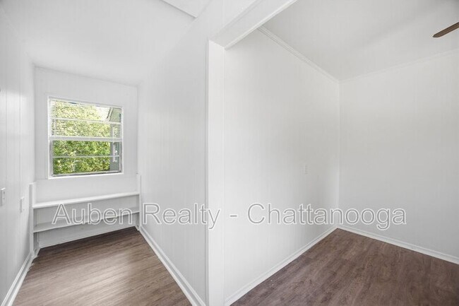 Building Photo - 3826 Kingwood Cir