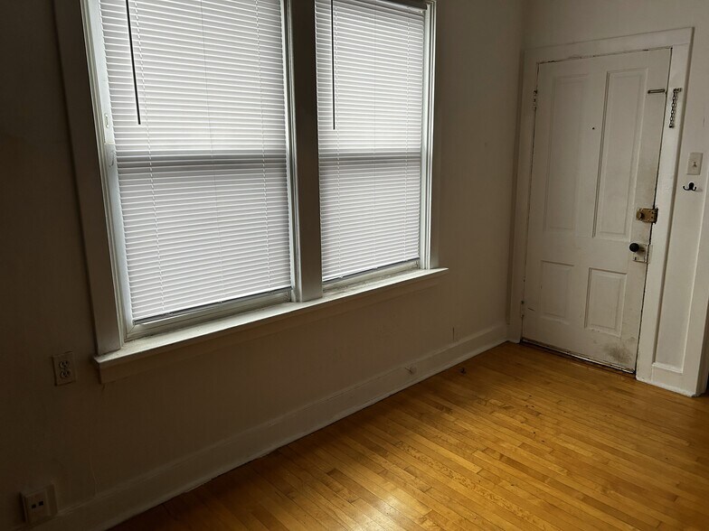 Building Photo - 1742 W Cullerton St