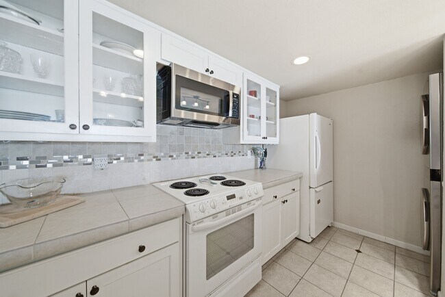 Building Photo - 15575 Marina Dr