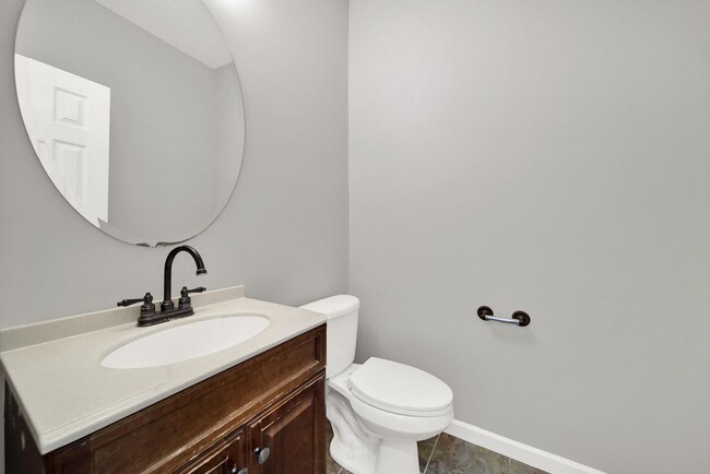 Building Photo - Stunning 6 Bed 3.5 Bath Home in Davidson!