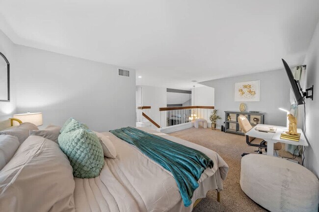 Building Photo - 9737 Benavente Pl