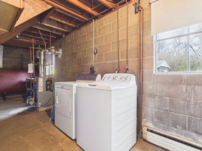 Building Photo - 904 Mount Pleasant Rd