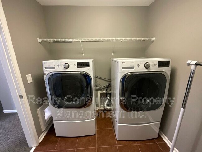 Building Photo - 27 Cherine Way