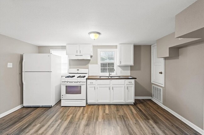 Building Photo - 5244 Leeland St