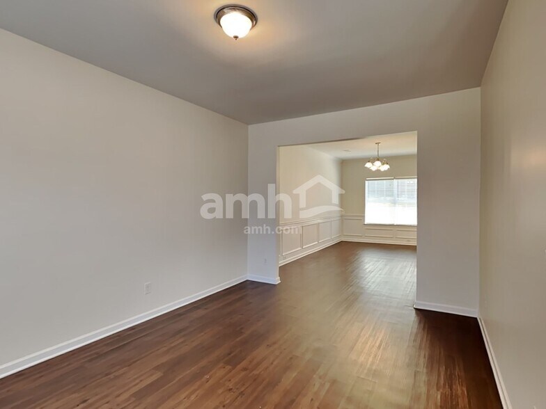 Building Photo - 412 Farmwood Way