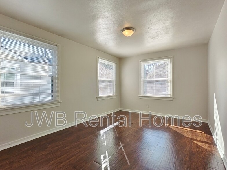 Building Photo - 519 E 58th St