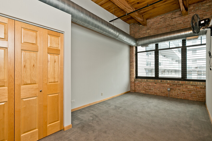 Building Photo - 625 W Jackson Blvd