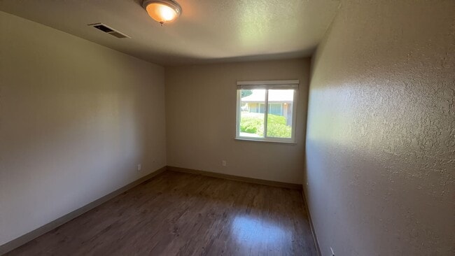 Building Photo - 2348 Pinedale Ave