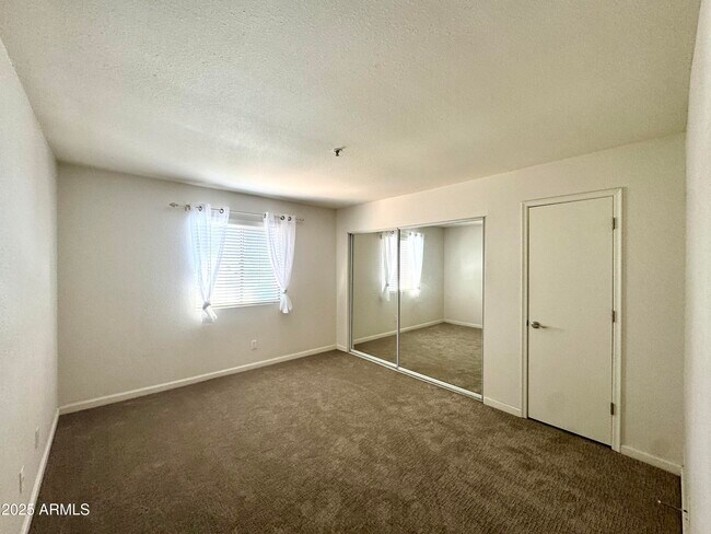 Building Photo - 4704 E Paradise Village Pkwy N