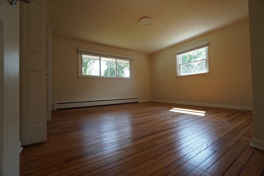 Building Photo - 28W383 Behrs Circle Dr S