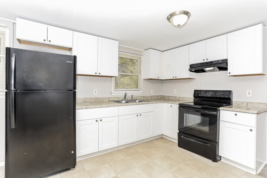 Building Photo - 230 King Blvd