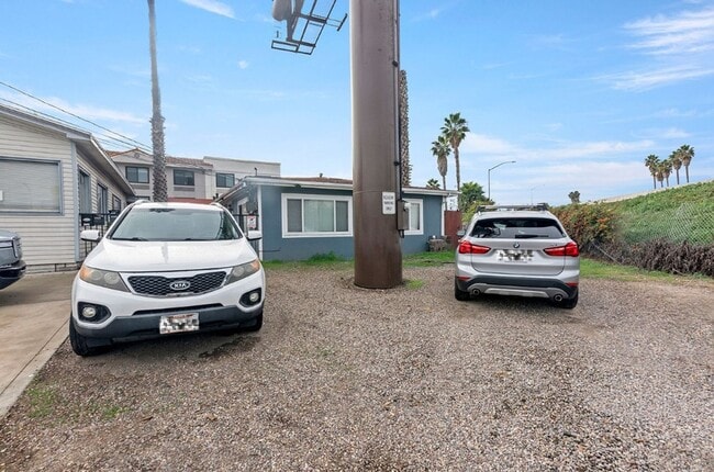 Building Photo - 4025 La Salle St