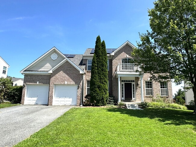 Primary Photo - Gorgeous 6-Bedroom 3.5-Bath Colonial in Ma...