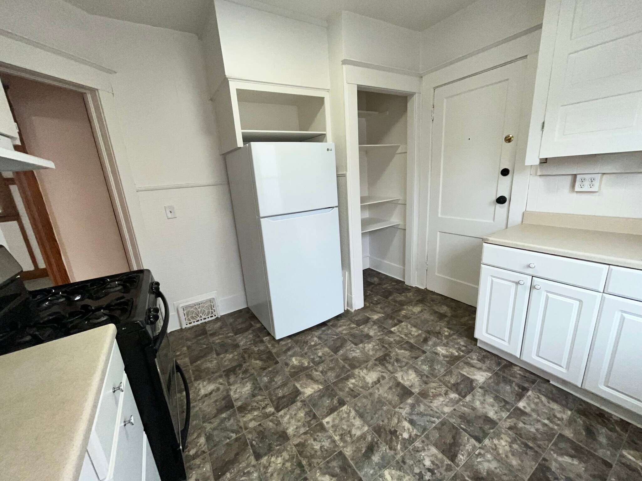 Building Photo - 239 Ann St NE