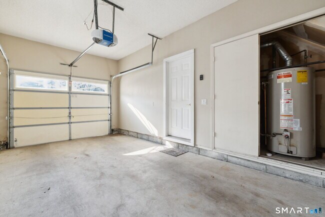 Building Photo - 65 Fitch Meadow Ln