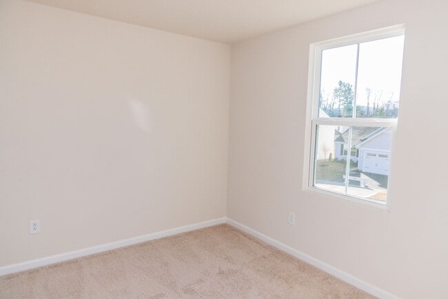 Building Photo - 4 Bedroom Home in Waynesboro