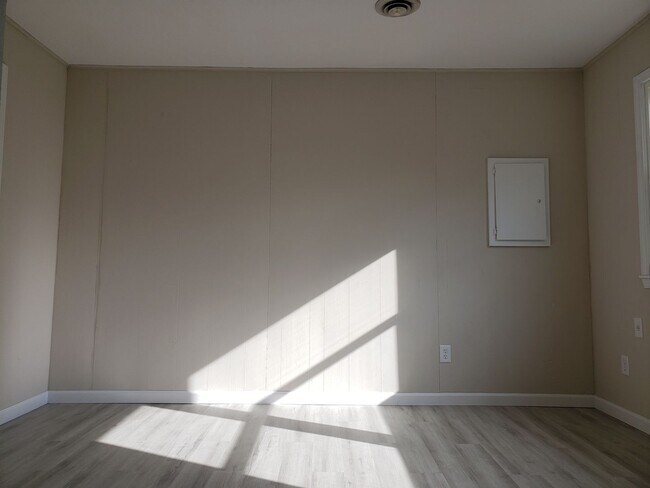 Building Photo - 1664 E Florida St