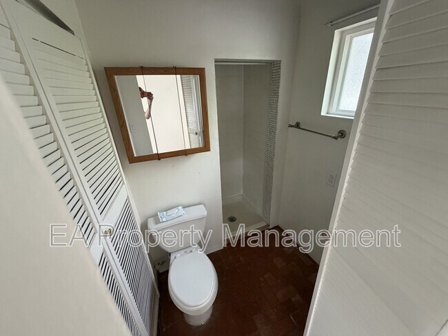 Building Photo - 3925 Mesa Verde Ave NE