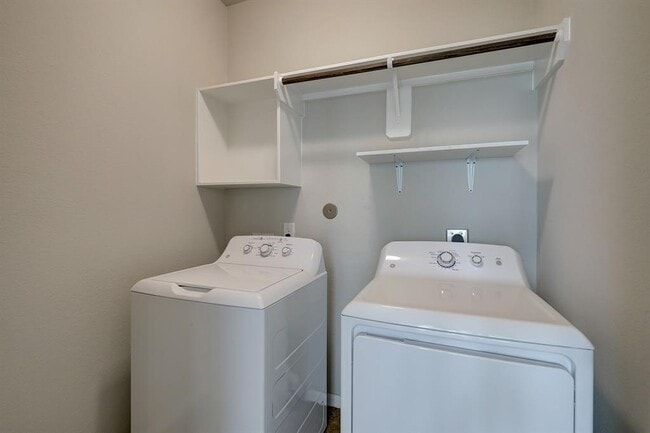 Building Photo - 314 Moonwalk St