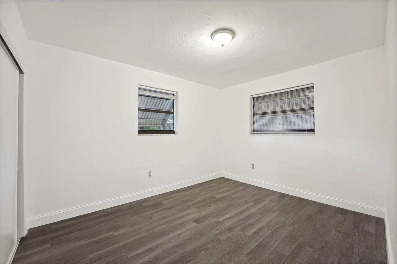 Building Photo - 6144 SW 30th St