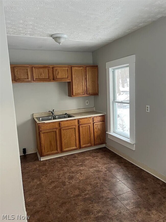 Building Photo - 384 W Bartges St