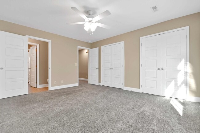 Building Photo - Two Bedroom Townhouse!