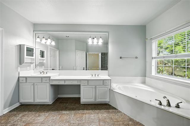 Building Photo - 1008 Colonial Dr