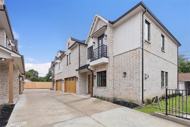 Building Photo - 1000 W 10th St