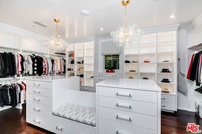 Building Photo - 1445 Vía Cresta