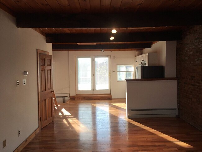 Building Photo - Large studio loft with laundry in unit