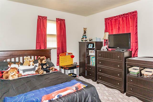 Building Photo - 613 E Washington St