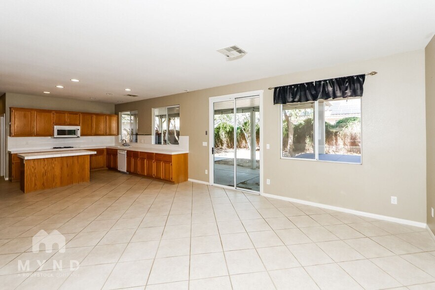 Building Photo - 2728 La Porte Ct