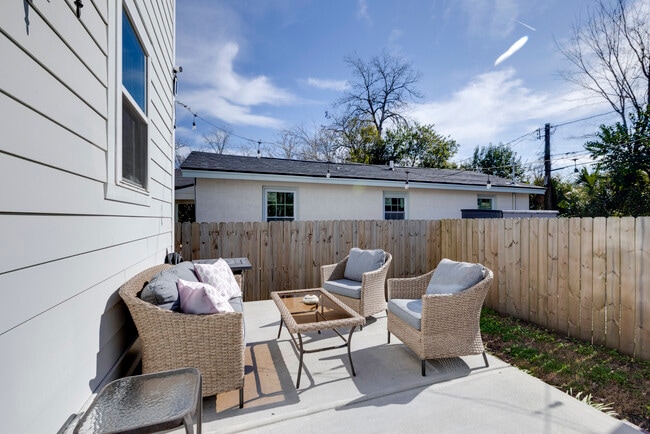 Building Photo - 615 E 33rd St