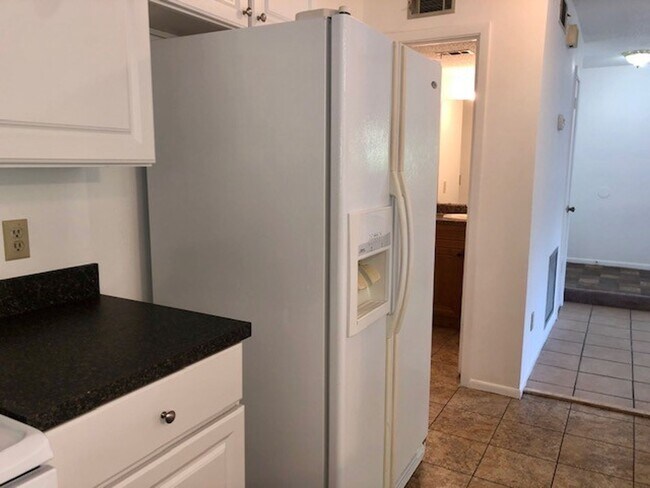 Building Photo - MOVE IN MARCH! 2 Story-Spacious 3 beds 2.5 bath townhouse with attached 2 car garage!!