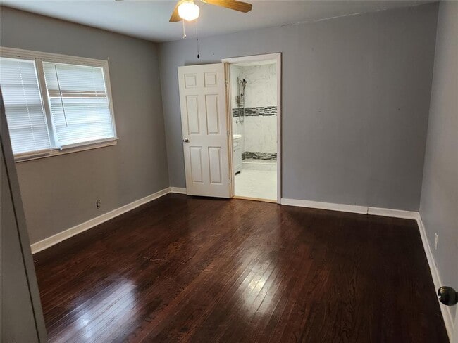 Building Photo - 2407 McKee Dr