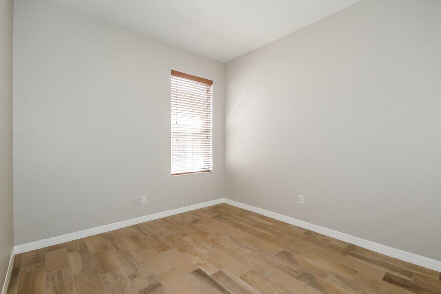 Building Photo - 910 Larwood Pine Dr