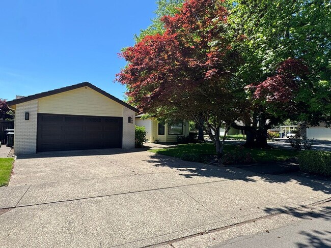 Building Photo - Beautifully landscaped 3 bed/2 bath home in Springfield