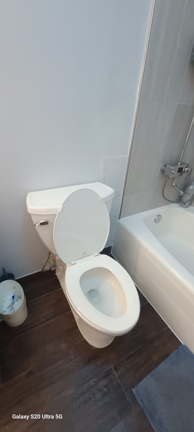 Building Photo - 2415 Ala Wai Blvd