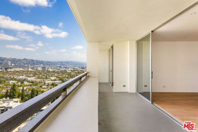 Building Photo - 2222 Ave of the Stars
