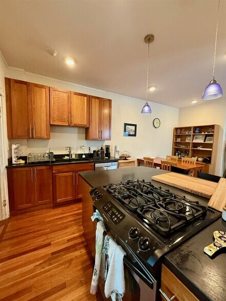 Building Photo - 37 Highland Ave
