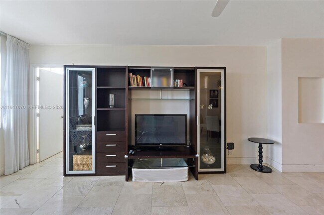 Building Photo - 100 Lincoln Rd