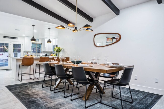 Building Photo - 131 Mescal Loop