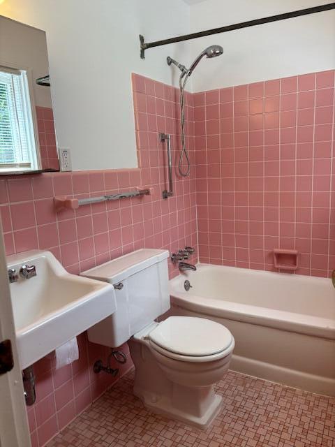 Building Photo - 580 Riverview Dr