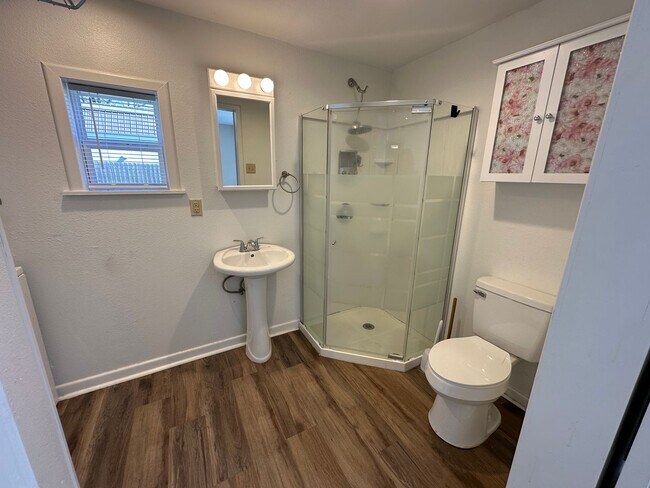 Building Photo - 15930 Hwy 64 E