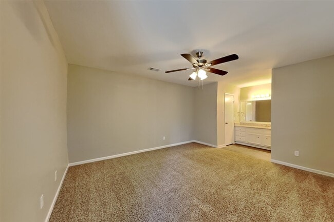 Building Photo - 3114 River Valley Dr