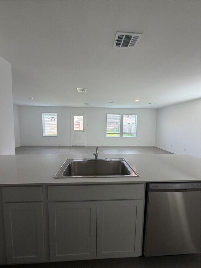 Building Photo - 10418 Birds Nest Dr